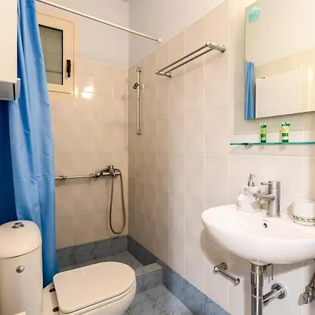 Kitries Summer Getaway - Eden Sandy