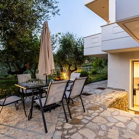 Kitries Summer Getaway - Eden Sandy