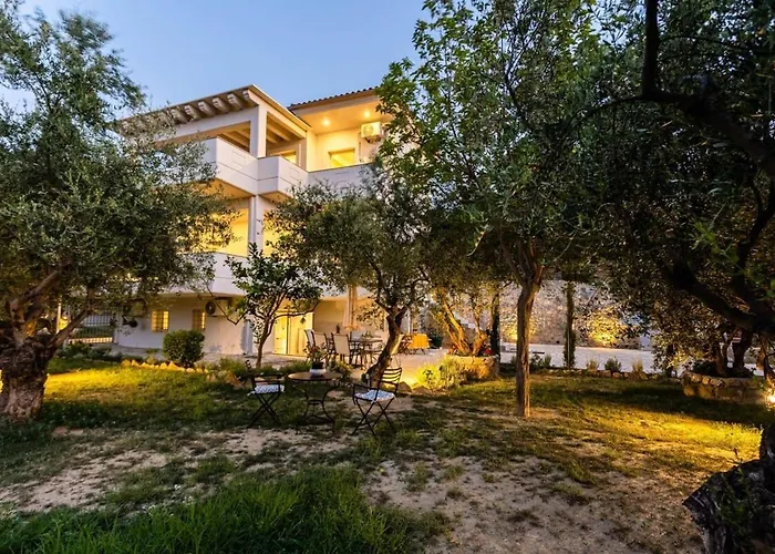 Prázdninový dům Kitries Summer Getaway - Eden Sandy *